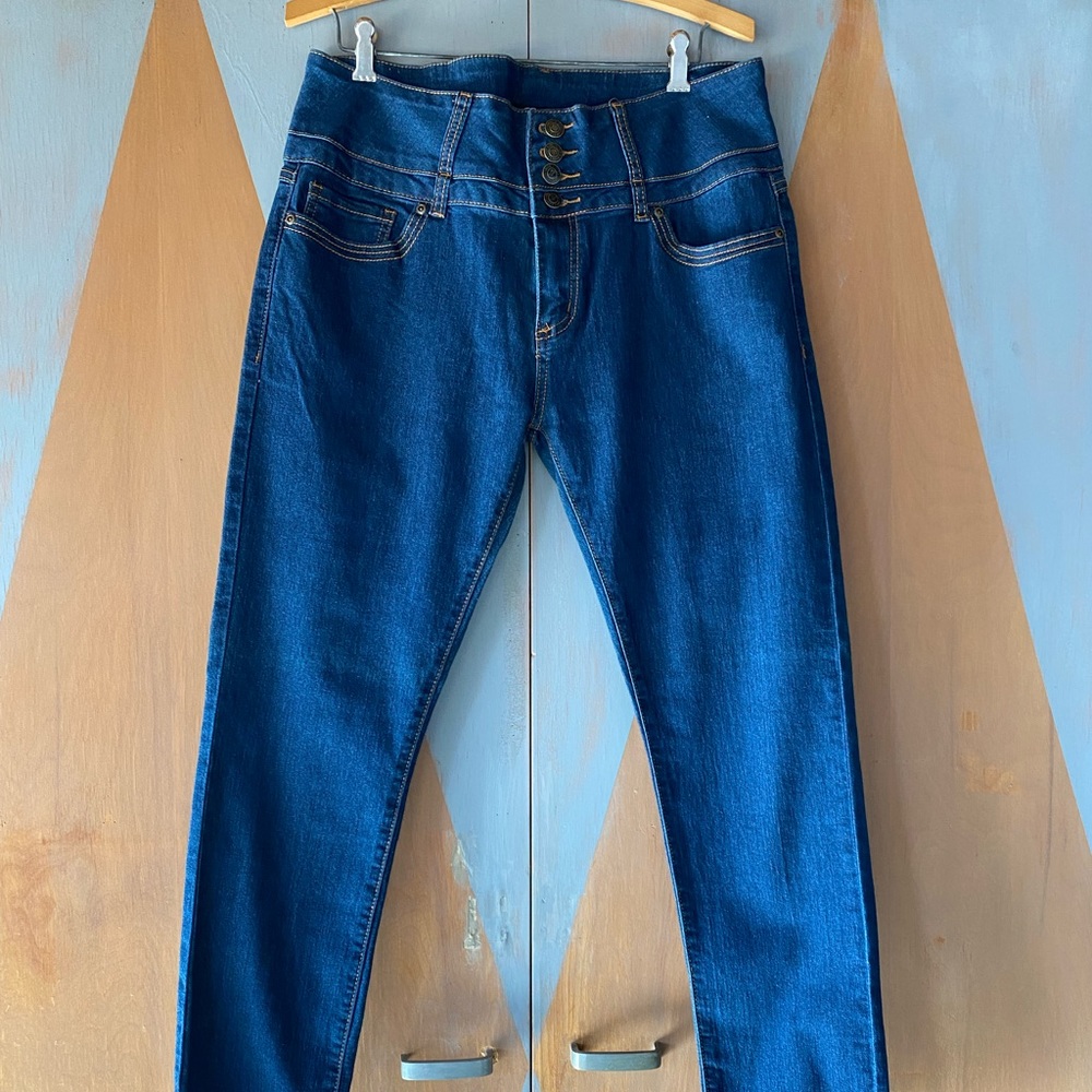 Ling’s Fashion Jeans – Classic – Lighter Blue Stretch Denim Size 15